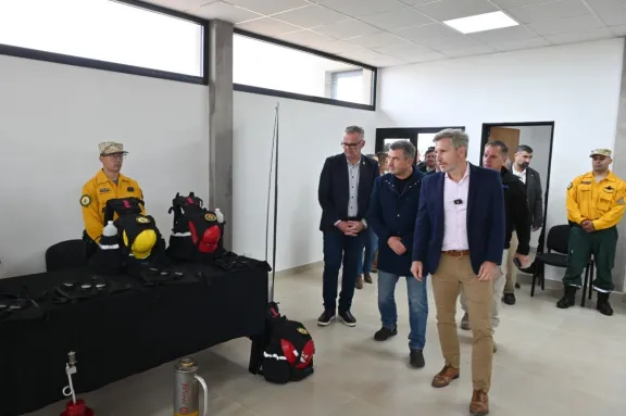 Victoria se fortalece: Frigerio inauguró brigada forestal y renovó el hospital geriátrico