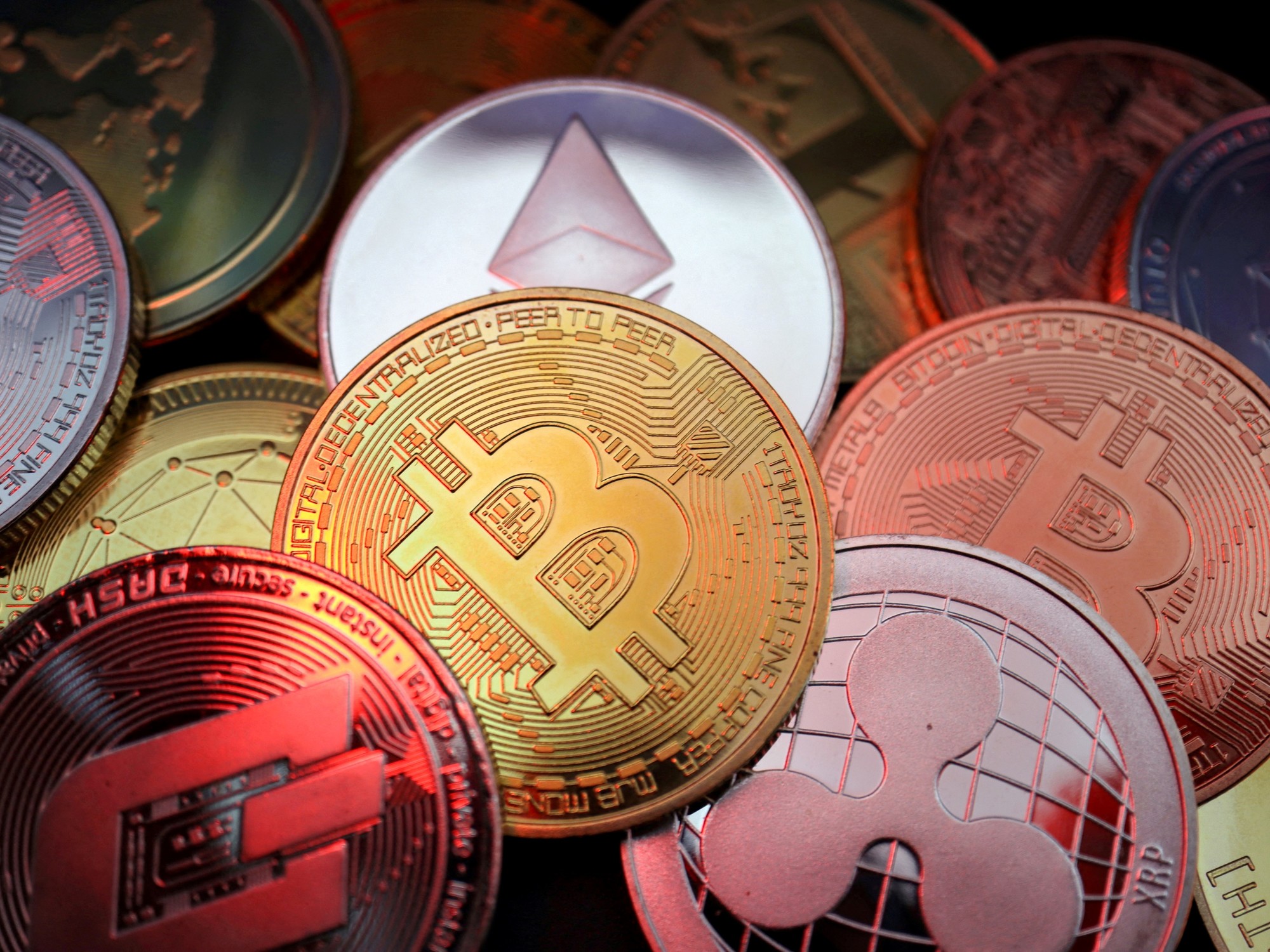 Bitcoin en la cuerda floja: la criptomoneda estrella se toma un respiro en una jornada de cautela global