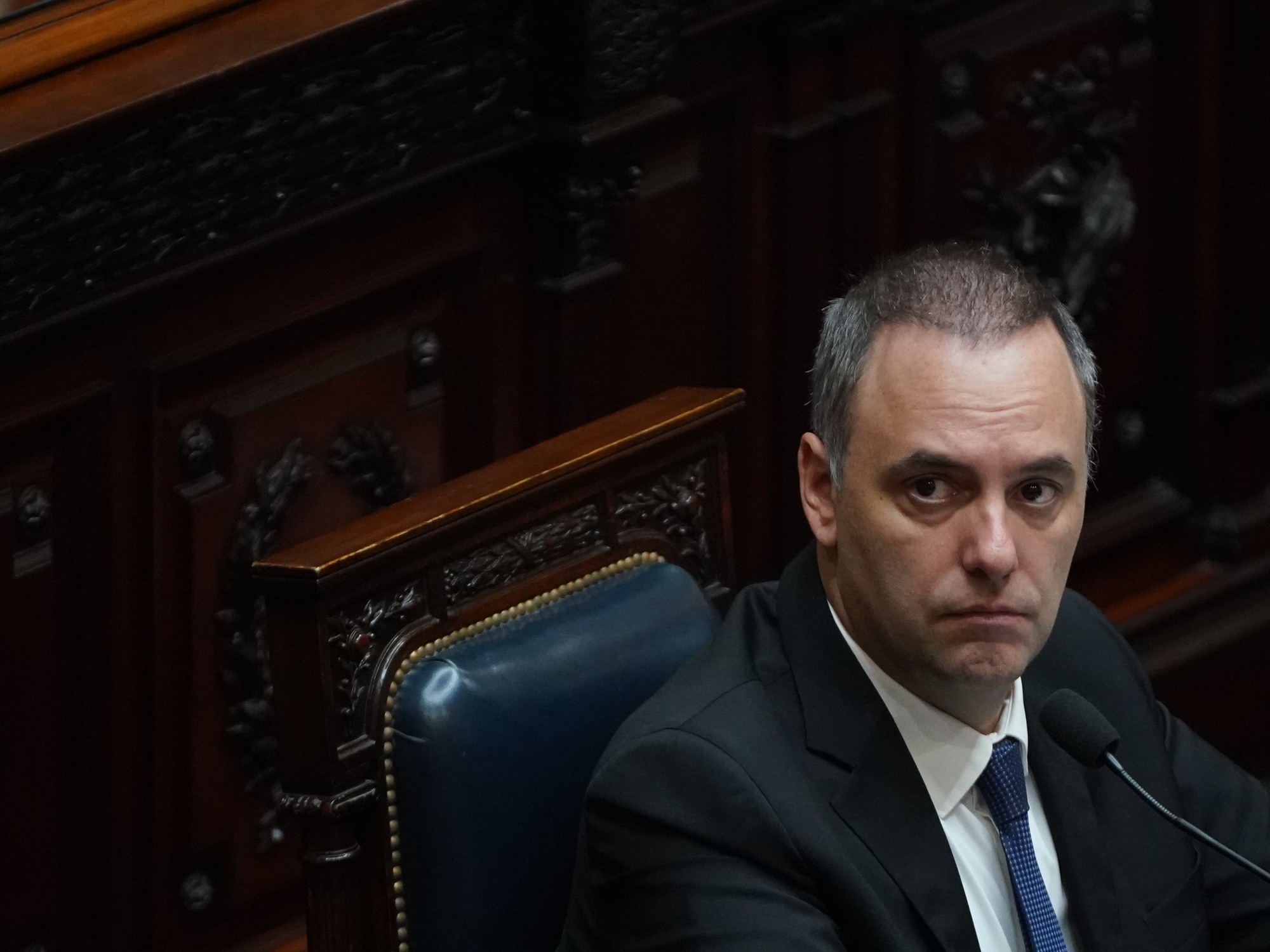 Adorni en la cuerda floja: el peronismo activa el plan para interpelarlo y crece la presión en el Senado