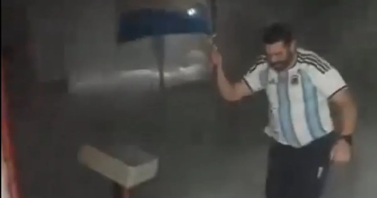 Con la camiseta de la Selección y temperaturas bajo cero: así celebró un docente en la Antártida la victoria ante Inglaterra