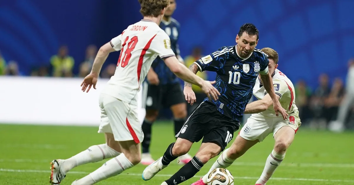 Inglaterra sufre por Messi: Gary Neville explicaba cómo marcarlo y Roy Keane lo dejó en ridículo con su respuesta