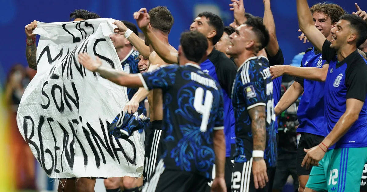 Javier Milei habló de la bandera de Malvinas que mostró la Selección: "Es un sentimiento de todos los argentinos y es perfectamente válido que se quieran expresar"