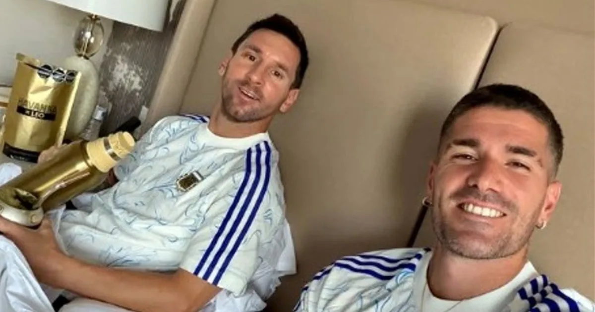 "Buen díaaa..": Messi y De Paul arrancaron con mate y alfajores argentinos, el día después de la histórica victoria ente Inglaterra