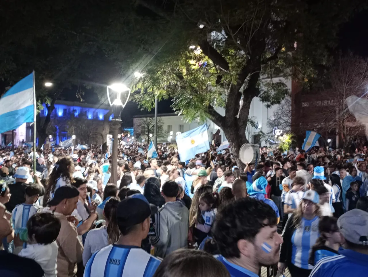 La victoria de Argentina desató una multitudinaria celebración en las calles entrerrianas