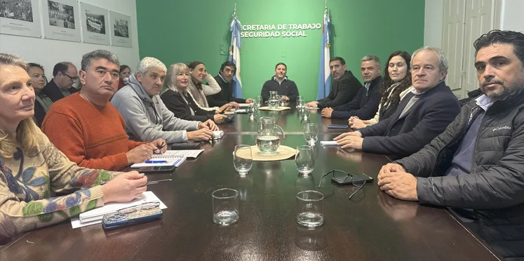 La provincia mejoró la propuesta salarial para los docentes y ratificó su compromiso con el diálogo
