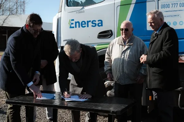 Con una inversión de 25.000 millones de pesos, Frigerio firmó en Viale el acta inicio para la repotenciación eléctrica de la región