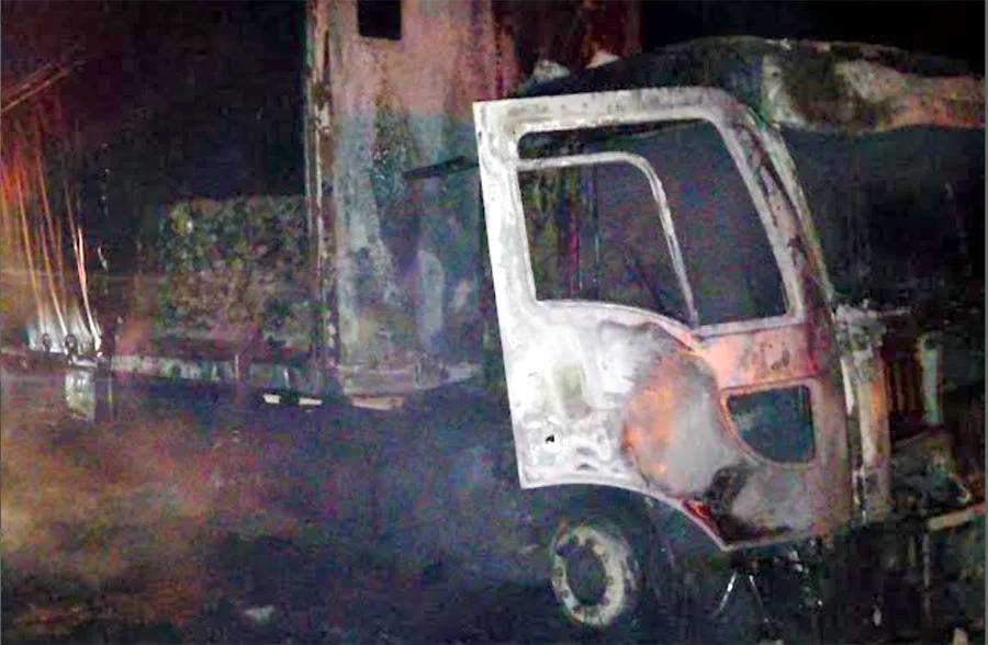 Un camión con arroz se incendió sobre la Autovía 14