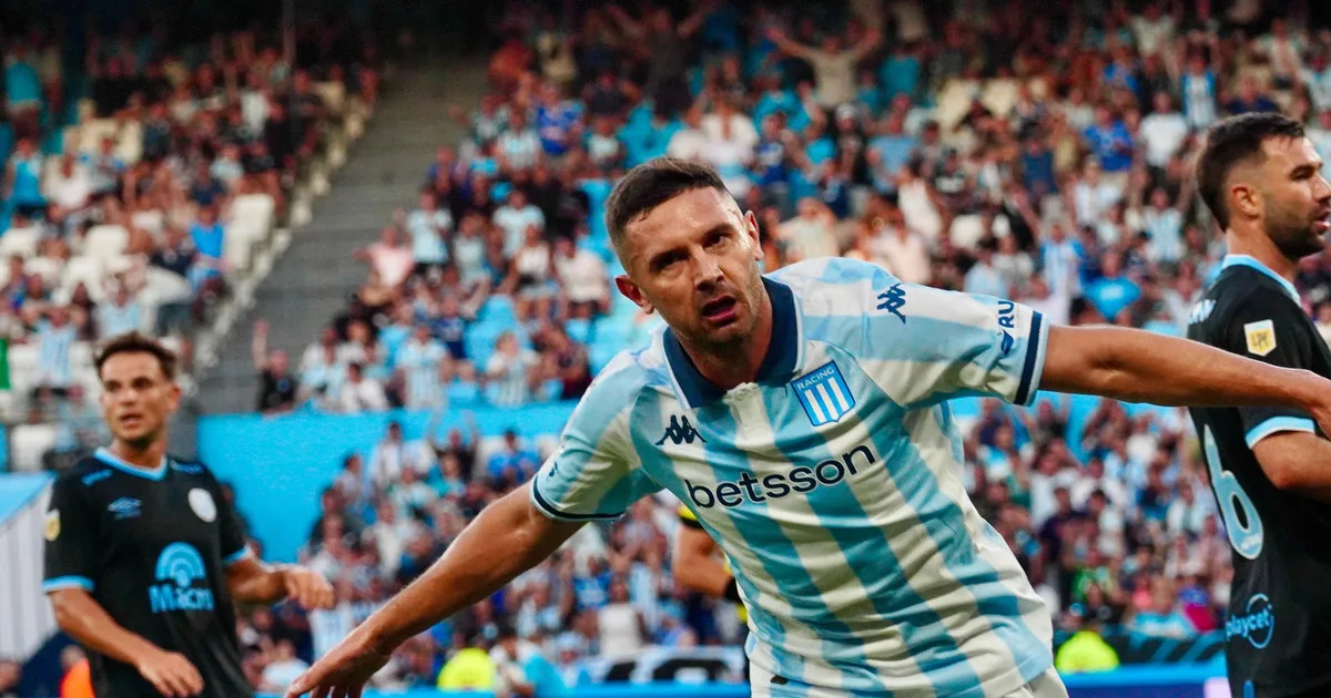 Racing enfrenta a Belgrano en un cruce determinante por la Copa Argentina