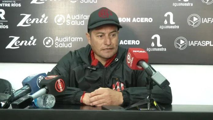 Marcelo Candia dejó de ser el director técnico de Patronato