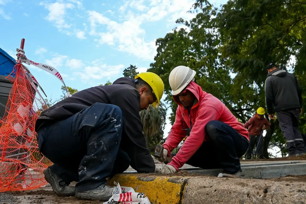 Avanzan las obras de recuperación de espacios peatonales en Paraná