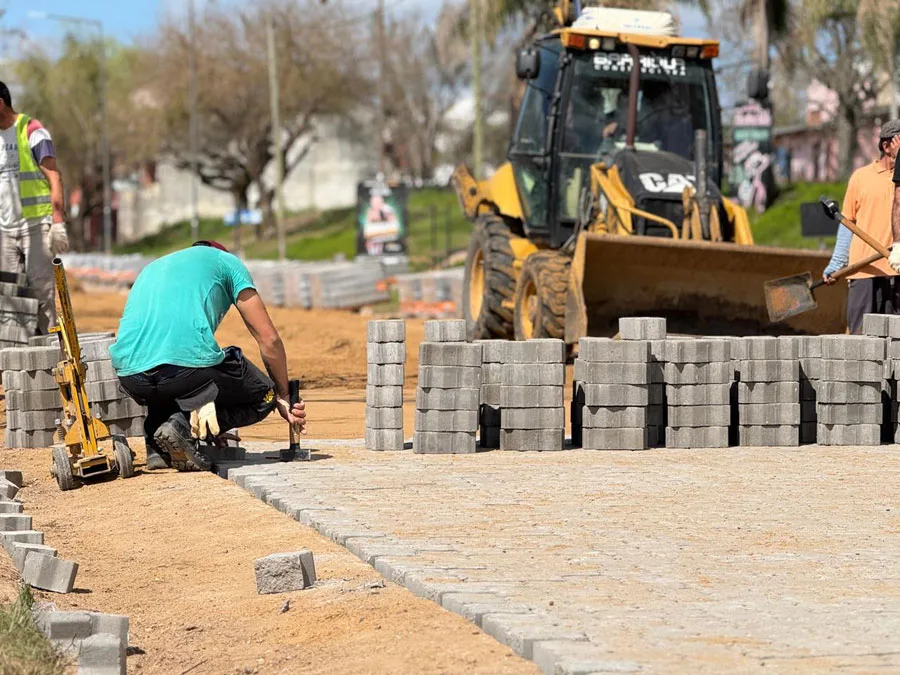 Avanzan las obras de pavimentación en la calle Peyret de Colón