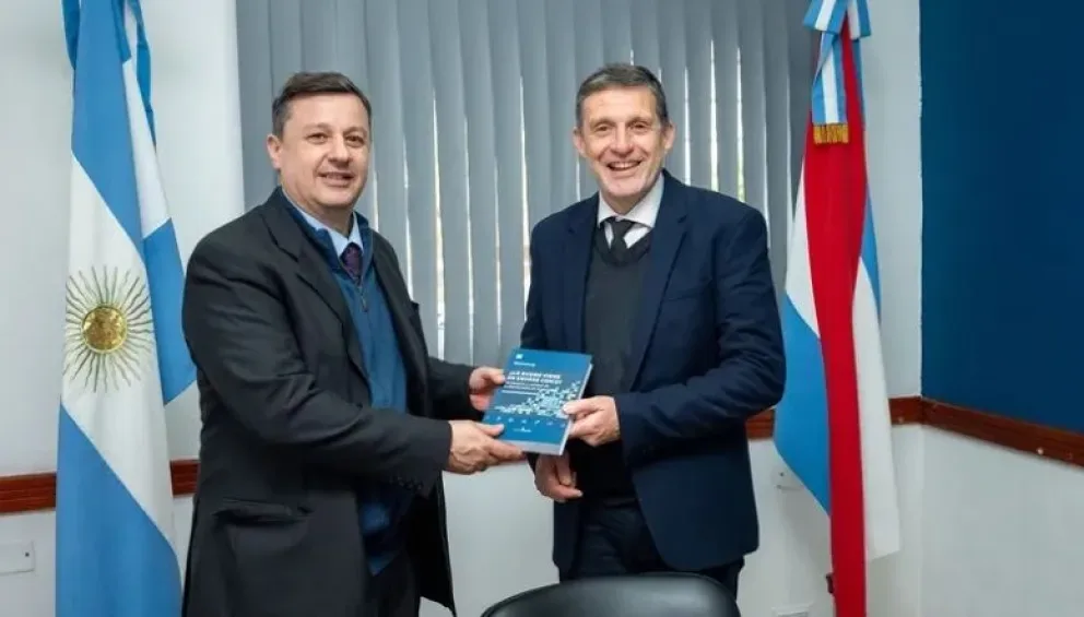 Julián Maneiro presentó su libro sobre la calidad democrática en municipios argentinos