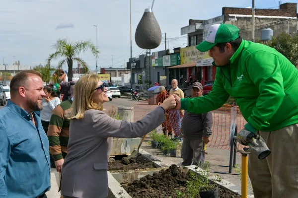 Avanzan las obras de puesta en valor en el acceso a Paraná por calle Crespo