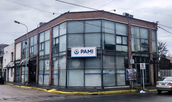 La Justicia Federal ordenó a PAMI entregar una prótesis tras una demanda por demoras