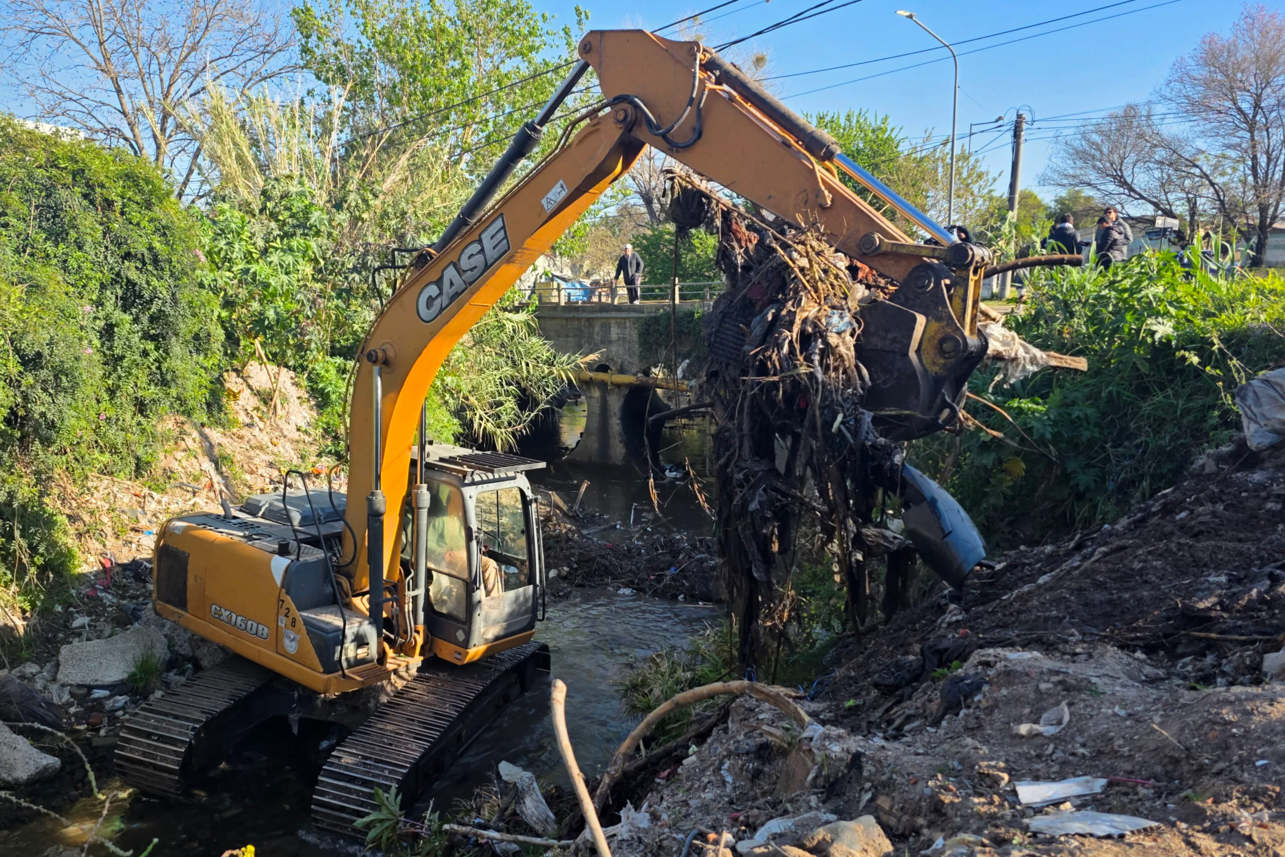 Paraná: realizan tareas de limpieza y obras hidráulicas en arroyos