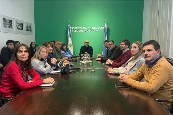 Gobierno y gremios estatales reanudan hoy la paritaria salarial en Entre Ríos