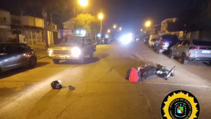 Concordia: dos jóvenes resultaron heridos tras un choque entre una moto y una camioneta