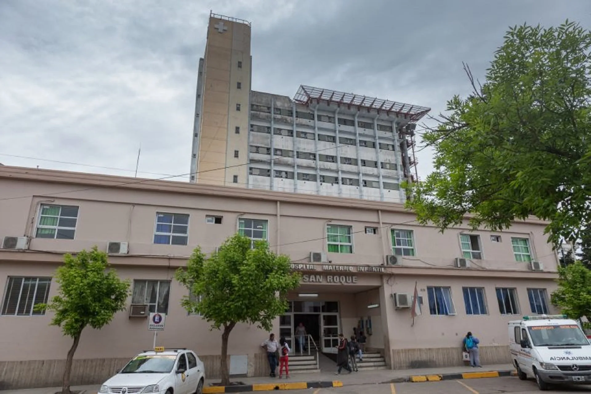 Inician un nuevo sumario administrativo contra un médico por trabajar en un sanatorio mientras estaba de licencia