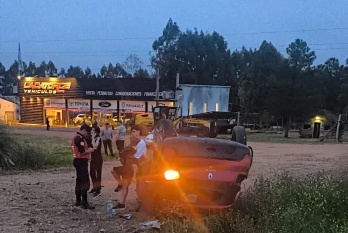Tres personas fueron asistidas tras un vuelco en la Ruta 14