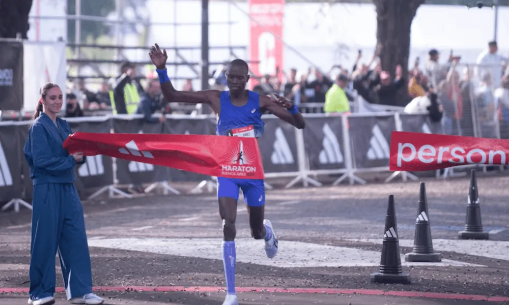 Bethwel Kibet Chumba se coronó en la Maratón de Buenos Aires
