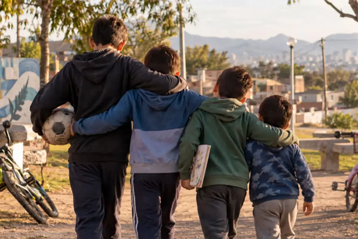 Convocan a familias de todo el país para adoptar a cuatro hermanos