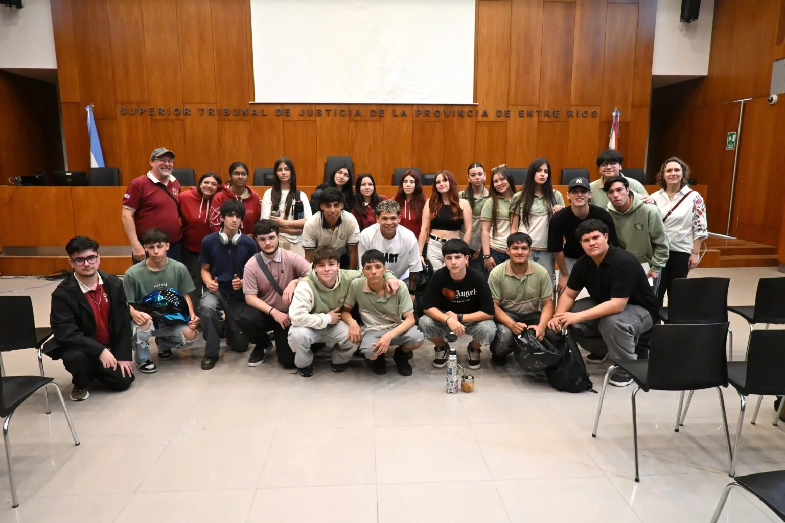 Estudiantes secundarios visitaron los Tribunales de Paraná