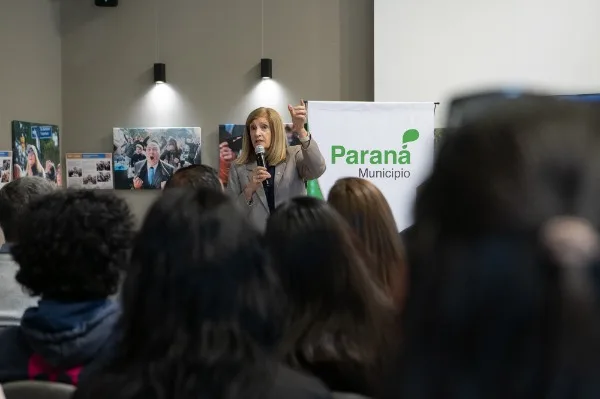 Paraná instala una placa con código QR en la esquina donde Artigas creó una escuela en 1815