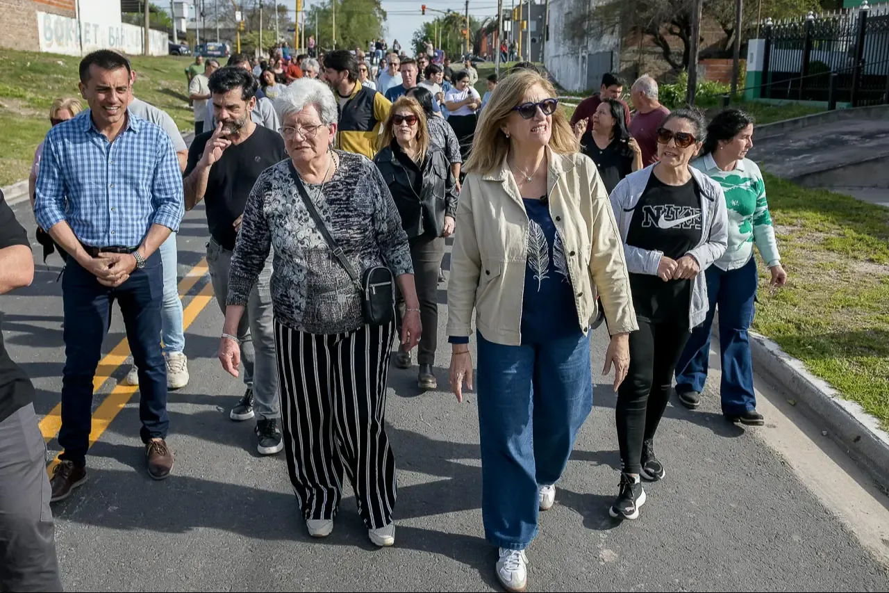 La intendenta Romero recorrió la obra integral finalizada en calle Gobernador Manuel Crespo