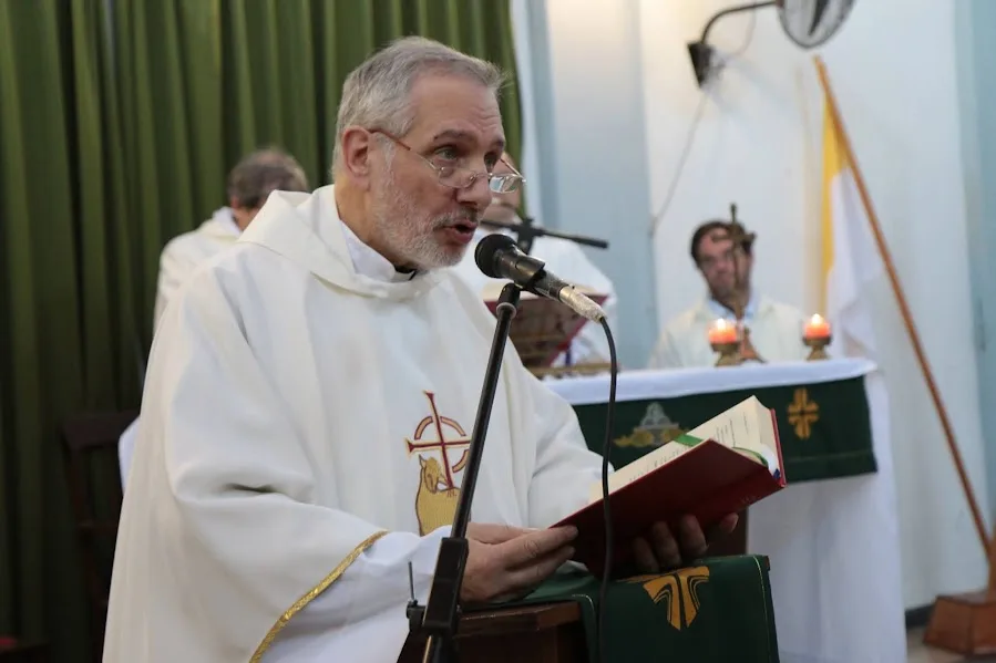 Mejoras en el estado de salud del sacerdote Luis Alfredo Anaya