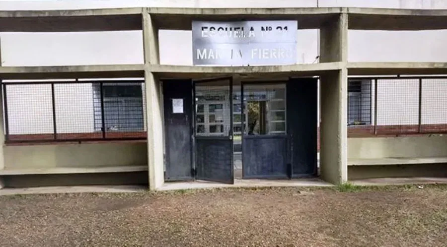 El vicepresidente del Instituto Nacional Sanmartiniano visitó la Escuela Secundaria N.º 31