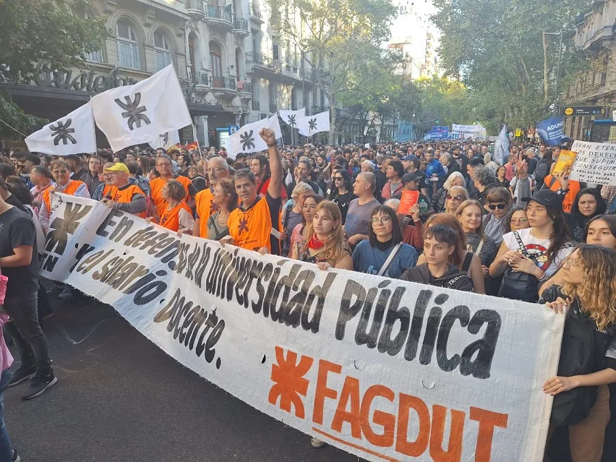 Docentes de Entre Ríos y universidades nacionales inician paros por salarios