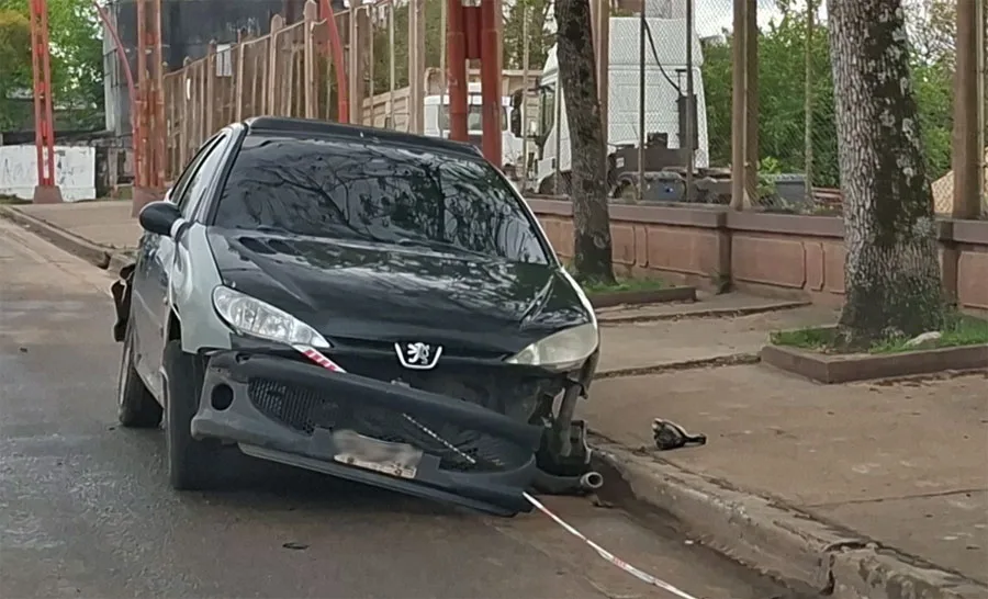 Un adolescente chocó el auto de su padre contra una columna en Concepción del Uruguay