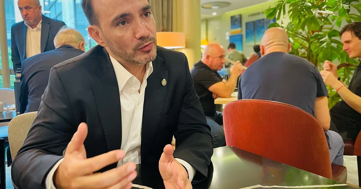Juan Pablo Valdés busca inversiones en París para modernizar el puerto de El Sombrero