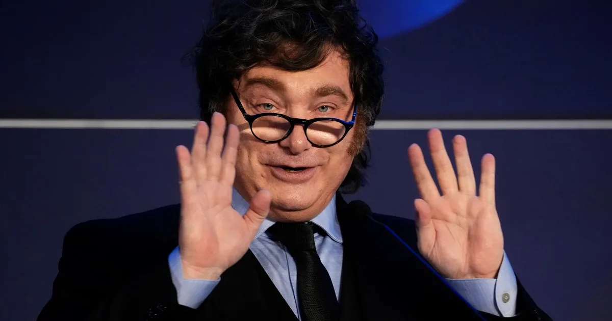Javier Milei proyecta su campaña electoral desde París