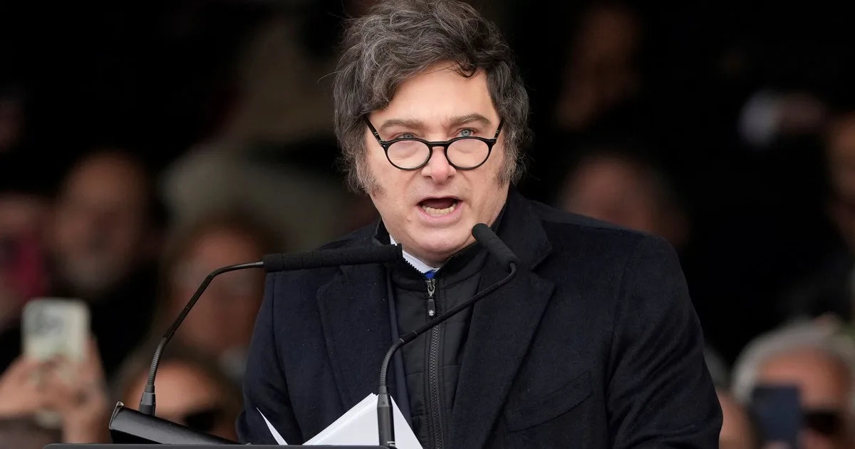 Javier Milei regresó al país tras su gira por Francia y se intensifica la agenda política
