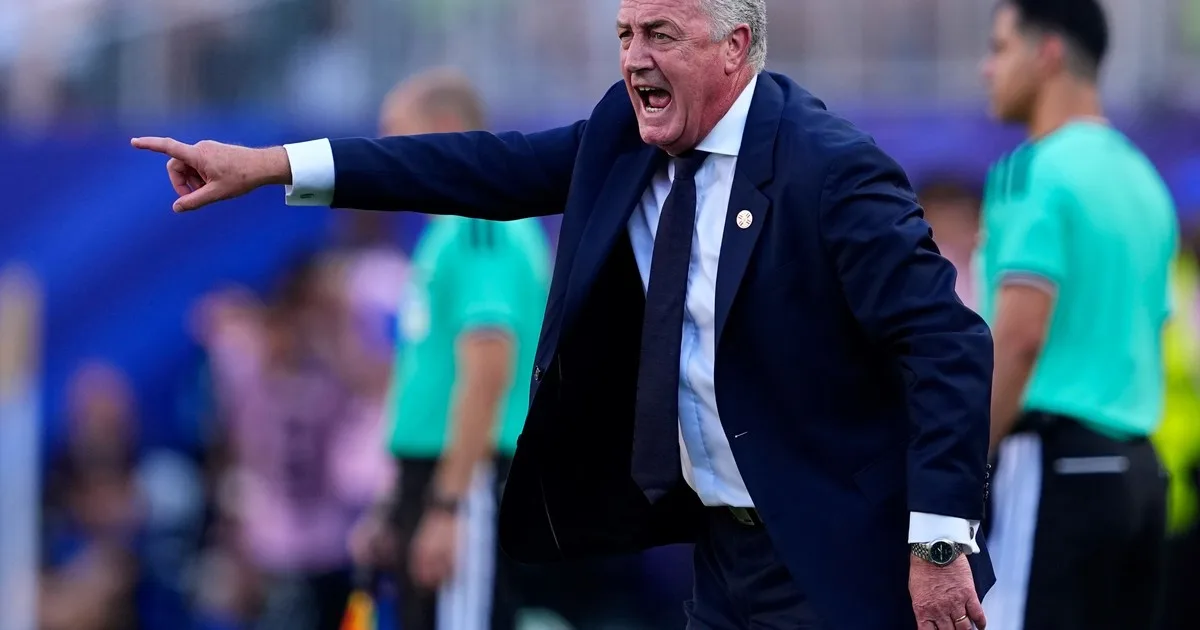 Gustavo Alfaro cuestionó el nivel del fútbol paraguayo tras la victoria ante Colombia