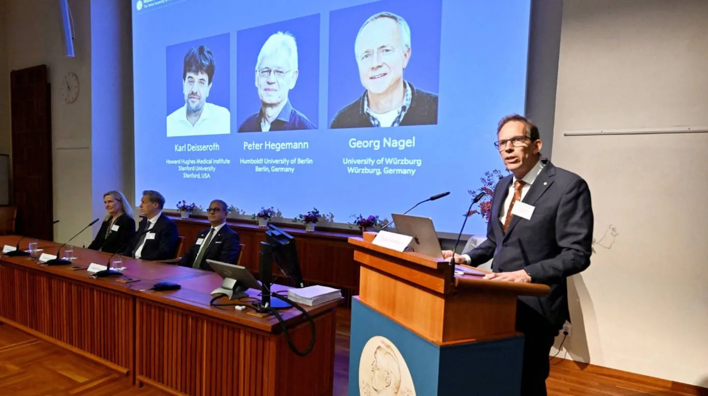 Otorgan el Premio Nobel de Medicina a tres científicos por avances en optogenética