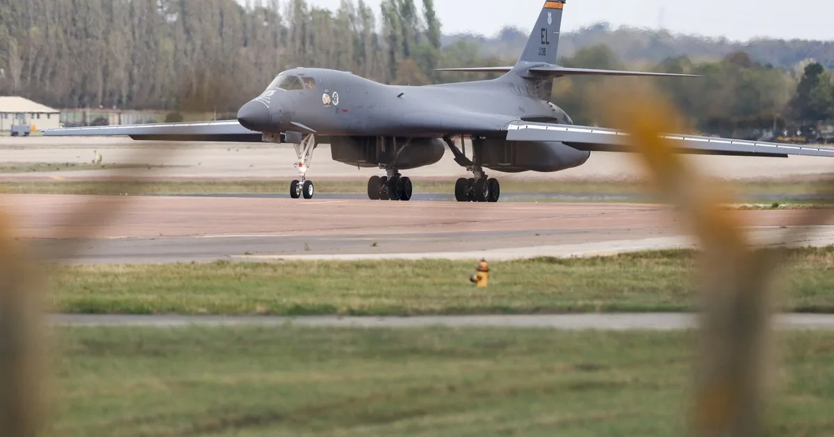 Estados Unidos retiró sus bombarderos de una base en el Reino Unido tras una amenaza terrorista