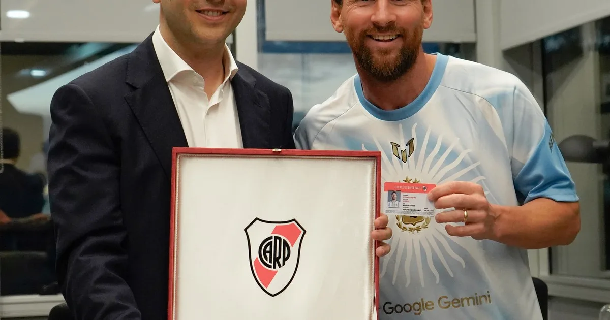 Lionel Messi fue nombrado socio honorario de River Plate