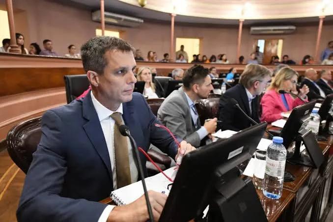 Cresto solicita informes al Gobierno provincial sobre el futuro de la educación de adultos