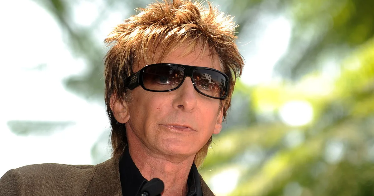 Preocupación por la salud de Barry Manilow: canceló shows tras interrumpir un recital