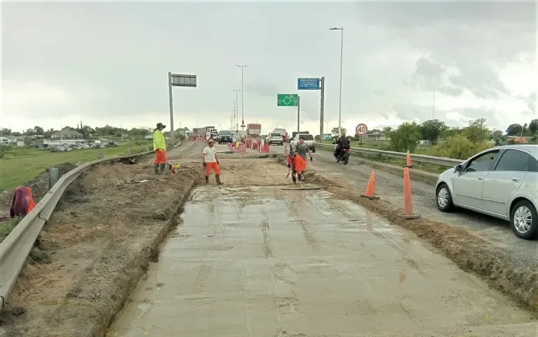 Extienden las restricciones en el puente Victoria-Rosario hasta fines de octubre