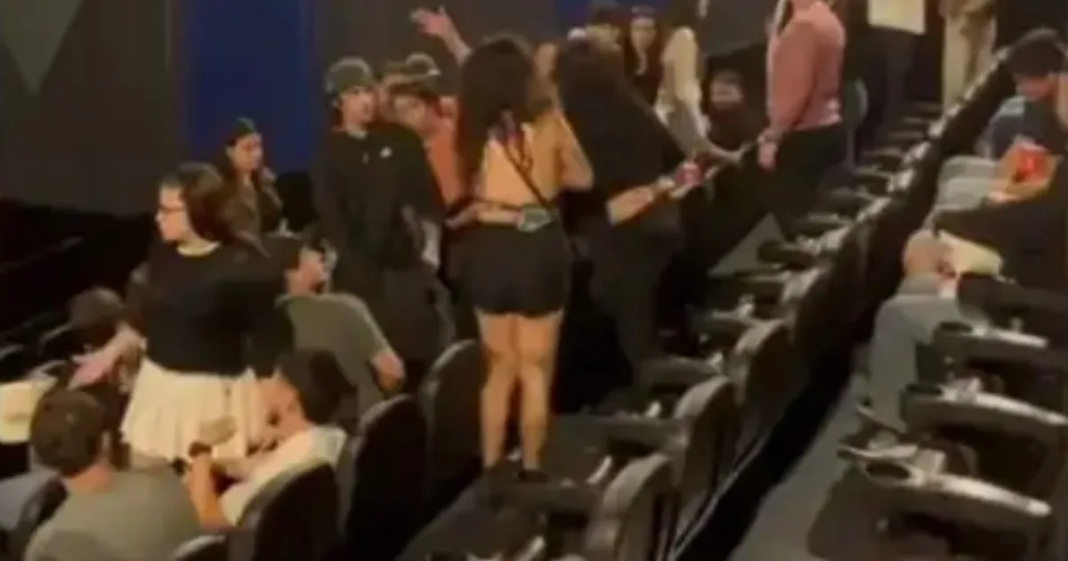 Escándalo en un cine de Paraná: una pelea terminó con gas pimienta