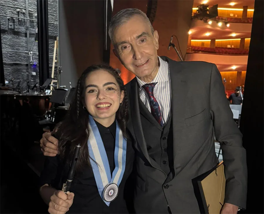 La flautista uruguayense Delfina Díaz Brau brilló en el Teatro Coliseo