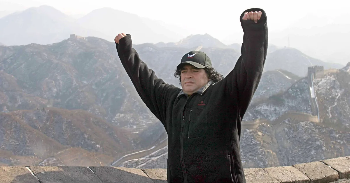 El día que Diego Maradona cumplió una promesa familiar en la Gran Muralla China