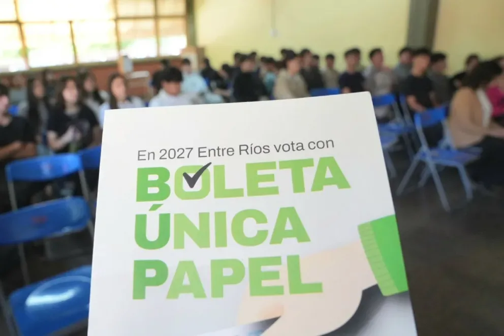 Estudiantes de Ramírez y Nogoyá se capacitaron en el uso de la Boleta Única de Papel