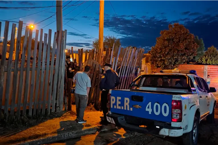 Violento allanamiento: detuvieron a tres personas tras agredir a policías y secuestrar drogas