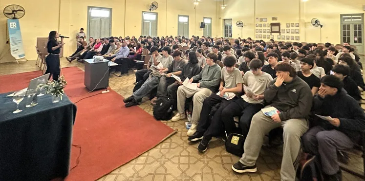 Estudiantes de Colón y San Salvador se capacitaron en el uso de la Boleta Única Papel