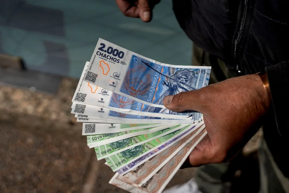Vuelven los 'Chachos': la historia y el trasfondo de las cuasimonedas que acechan nuevamente la economía argentina