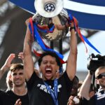 PSG celebró la Champions ante 100 mil fanáticos y fue recibido por Macron, pero los festejos terminaron con 780 detenidos en Francia